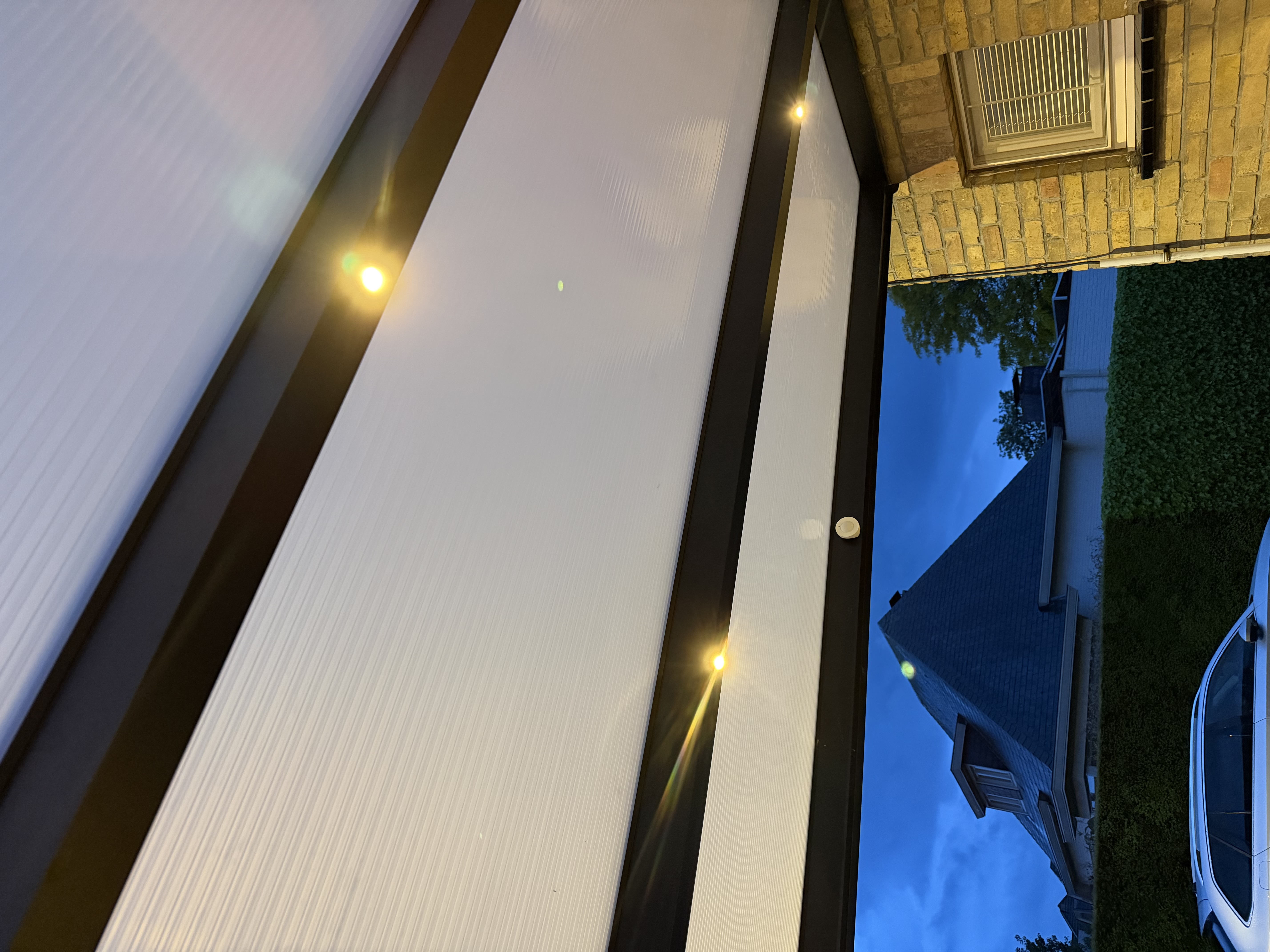 Overzicht van de slimme verlichting onder de carport